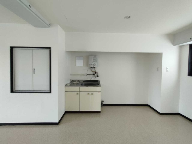 百々西町 107ビルの居間・リビング