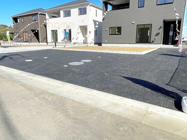 水戸市河和田町第3　新築戸建て　30号棟の駐車場|カースペースは3台完備。ゲスト用のスペースも確保できますね♪