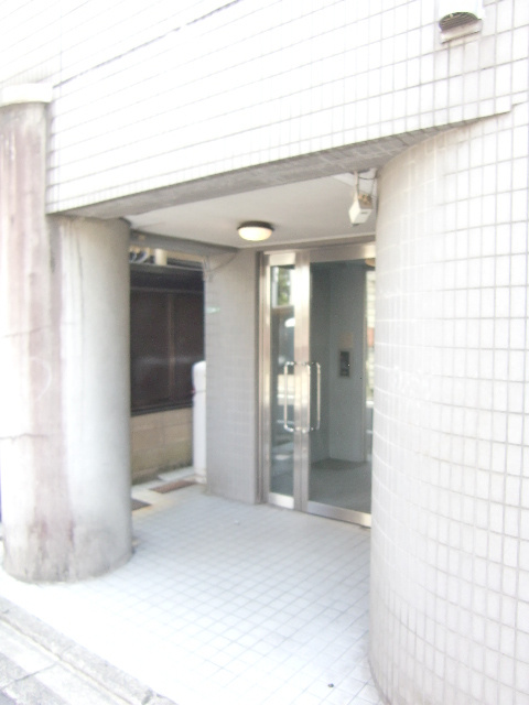 エクセル桃井のエントランス|オートロック付きのエントランス