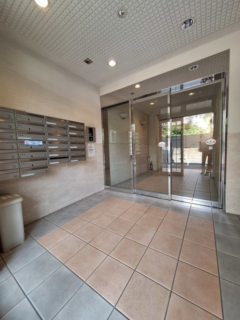 グランピア豪徳寺のエントランス|オートロック付きのエントランス