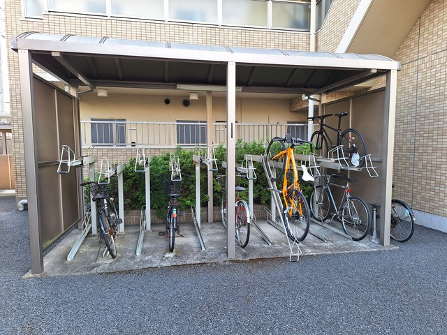 グランピア豪徳寺のその他共用部分|屋根付き駐輪場