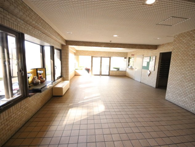 ネオハイツ学園前のエントランス
