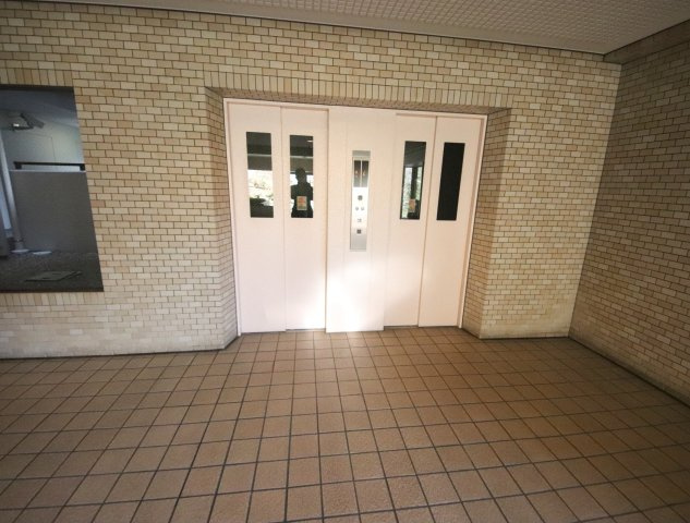 ネオハイツ学園前のロビー