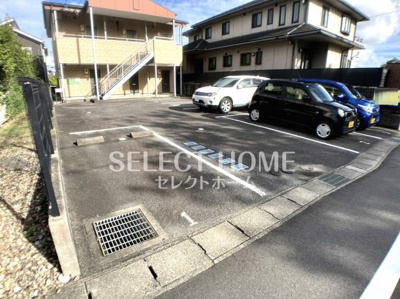 【駐車場】 | サープラス真宮 | 駐車場があるので、車を買う予定の方も安心です