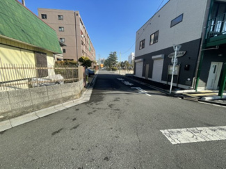【前面道路含む現地写真】 | 川口市上青木西　土地 | 南側6ｍ公道
南西角地に付き日当たり良好です