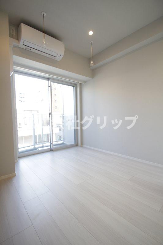 Log横浜駅東の洋室