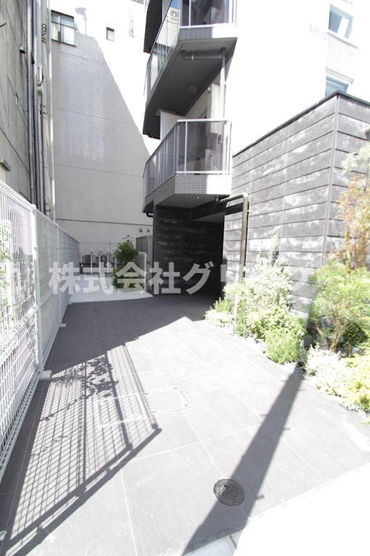 Log横浜駅東のエントランス