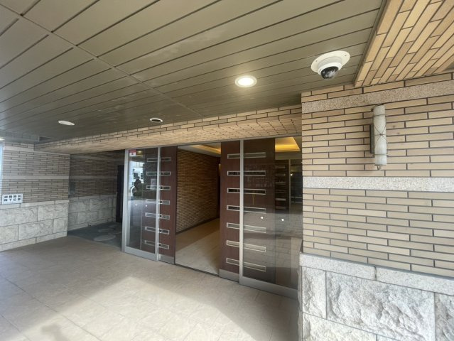 エイジングコート奈良新大宮のエントランス