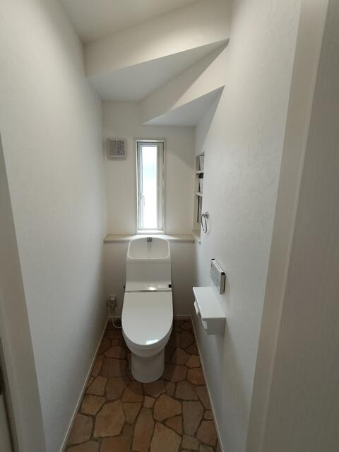 中古住宅　芥見野畑2丁目のトイレ|１階と２階にトイレあります