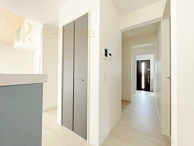 ひたちなか市稲田4期　新築戸建て　1号棟の収納|掃除道具などの収納に便利なリビングクローゼット♪
共有スペースの収納はあると便利です！