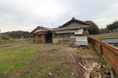 【外観】 | 上宇部・古家付き土地196坪（現状有姿渡し） | 現地（2025年1月14日撮影）
現状有姿渡しです。