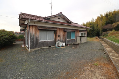 【外観】 | 上宇部・古家付き土地196坪（現状有姿渡し） | 家屋は室内で屋根瓦の落下が複数見られ、居住不可です。