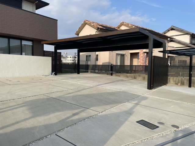 常滑市港町5丁目　中古戸建の駐車場|駐車場約8台可能