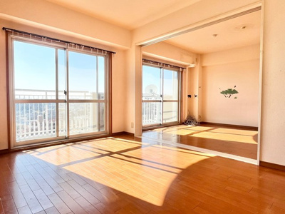 【寝室】 | 千里ロイヤルマンション | 現在ご返済中のカーローン・カードローン・教育ローンなどを住宅ローンに一本化したり、家具家電購入費用・引越し費用を住宅ローンと組み合わせるなど、お客さまにメリットの多い住宅ローンのご提案が可能です。