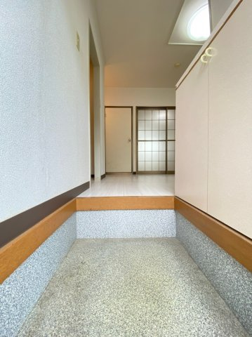 プラザ朝霧の玄関