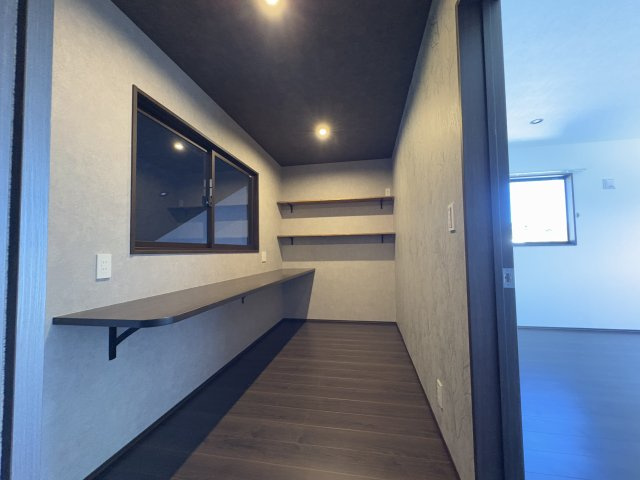 エスペリオ太東ガレージの洋室|ワークスペース