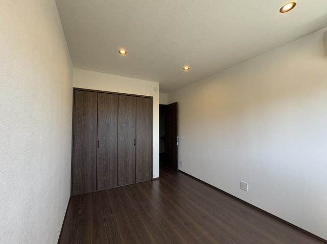 エスペリオ太東ガレージの洋室