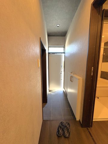 エスペリオ太東ガレージの玄関