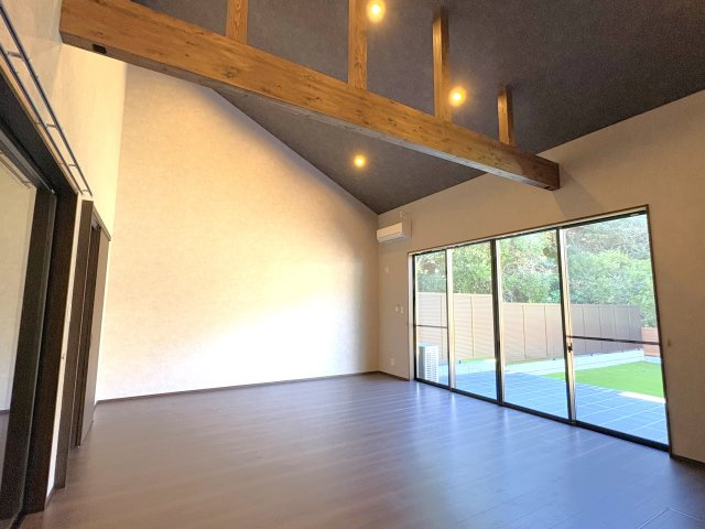 エスペリオ太東ガレージの居間・リビング