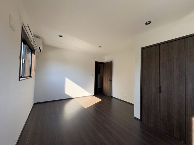 エスペリオ太東ガレージの洋室