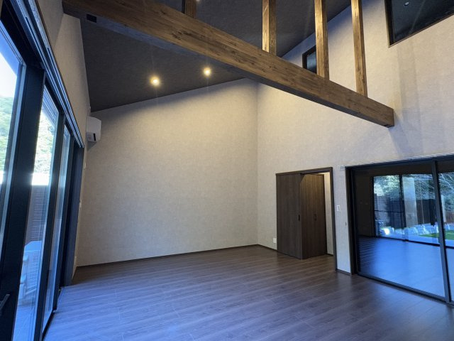 エスペリオ太東ガレージの居間・リビング