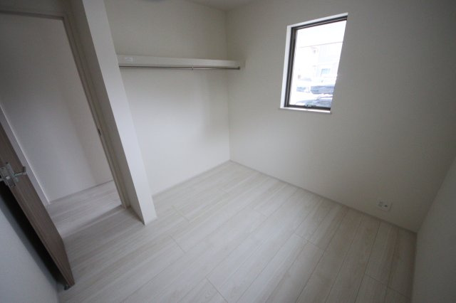 【洋室】 | 《仲介手数料無料》上尾市仲町２丁目2-10(2号棟)新築一戸建てリナージュ | 撮影日 2025年5月31日 16:00 雨