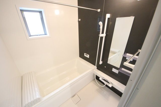 【浴室】 | 《仲介手数料無料》上尾市仲町２丁目2-10(2号棟)新築一戸建てリナージュ | 撮影日 2025年5月31日 16:00 雨