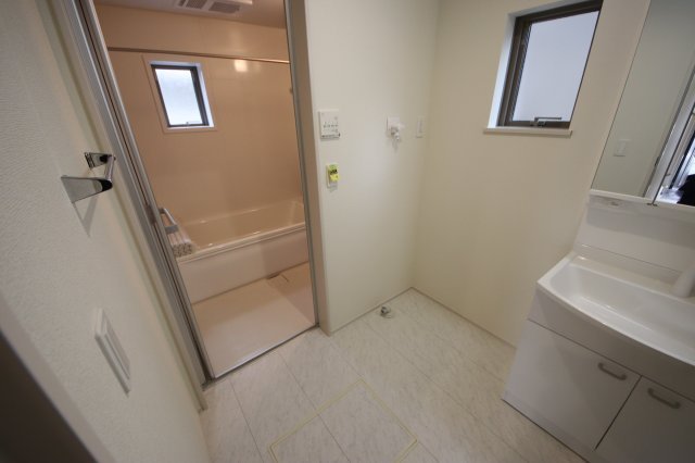 【ランドリースペース】 | 《仲介手数料無料》上尾市仲町２丁目2-10(2号棟)新築一戸建てリナージュ | 撮影日 2025年5月31日 16:00 雨