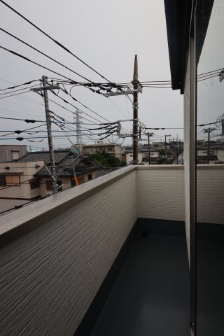 【バルコニー】 | 《仲介手数料無料》上尾市仲町２丁目2-10(2号棟)新築一戸建てリナージュ | 撮影日 2025年5月31日 16:00 雨