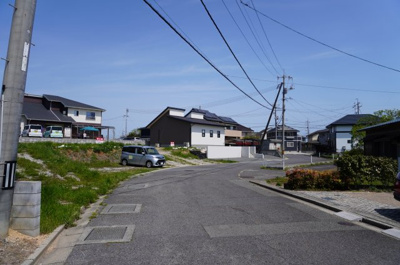 【前面道路含む現地写真】 | パルヒルズ草江 | １号地サイドから撮影