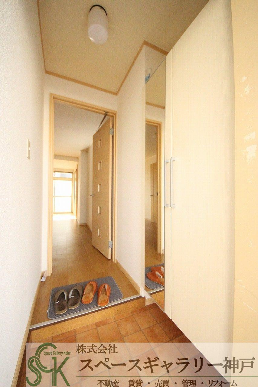 パールハイツ西の玄関|※お部屋により仕様が異なる場合があります。