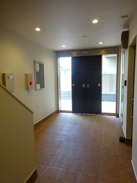 ヴィラ南浦和のロビー|★オートロックは自動スライドドア★