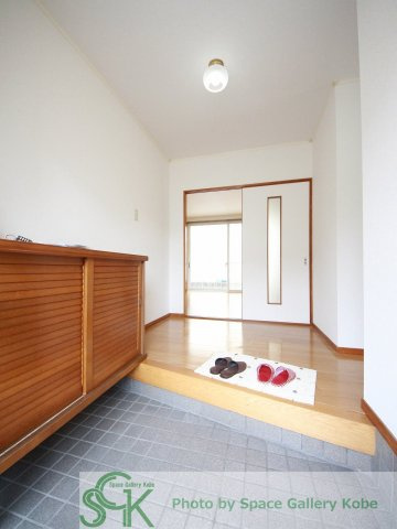 エナール桃山の玄関|※お部屋により仕様が異なる場合があります。