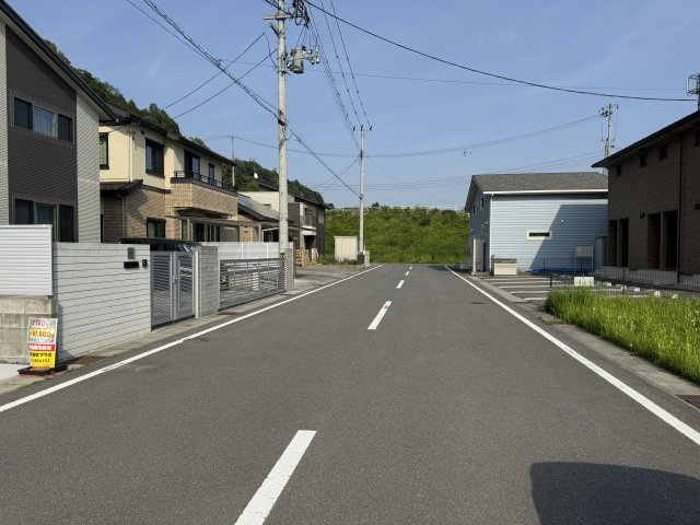 新築戸建・建売　いわき市泉滝尻2丁目第2　Livele Garden　全3棟の前面道路含む現地写真