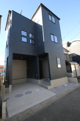 【外観】 | 三郷市岩野木 | 3階建てのビルトイン車庫です