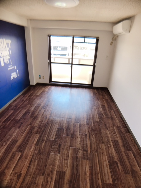 レジデンスアカリの居間・リビング