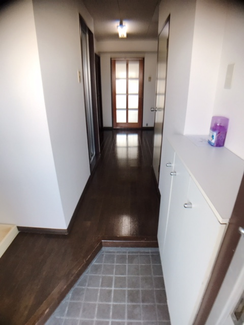 レジデンスアカリの玄関