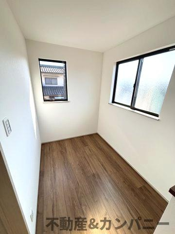 近隣挨拶どうする？？たちばな小学校が隣人な家の洋室|コンパクトで使いやすい洋室です