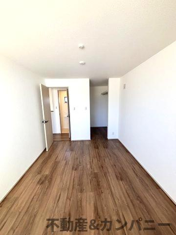 近隣挨拶どうする？？たちばな小学校が隣人な家の洋室|使い勝手のいい洋室です