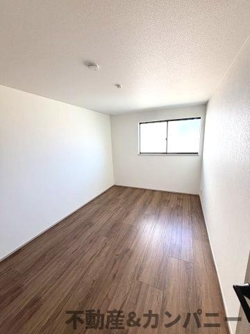 近隣挨拶どうする？？たちばな小学校が隣人な家の洋室|コンパクトで使いやすい洋室です