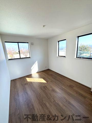 近隣挨拶どうする？？たちばな小学校が隣人な家の洋室|洋室です