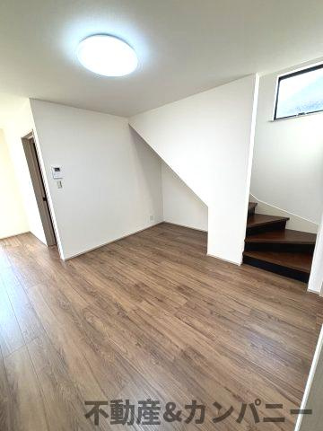 近隣挨拶どうする？？たちばな小学校が隣人な家の居間・リビング|居間です