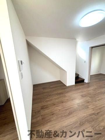 近隣挨拶どうする？？たちばな小学校が隣人な家の居間・リビング|使いやすい居間です