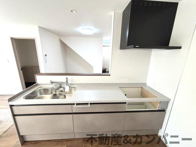 近隣挨拶どうする？？たちばな小学校が隣人な家のキッチン|コンパクトなキッチンで掃除もラクラク