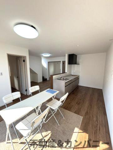 近隣挨拶どうする？？たちばな小学校が隣人な家の居間・リビング