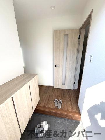 近隣挨拶どうする？？たちばな小学校が隣人な家の玄関|ゆったりとした玄関です