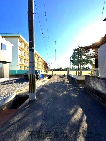 近隣挨拶どうする？？たちばな小学校が隣人な家の前面道路含む現地写真|前面道路含む現地写真です