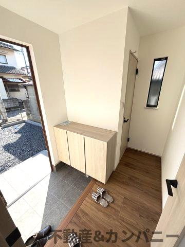 近隣挨拶どうする？？たちばな小学校が隣人な家の玄関|玄関です