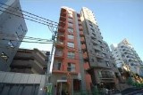 【外観】 | ピアーチェ西新宿 | 鉄骨鉄筋コンクリート造のがっちりとした建物。