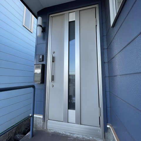 室蘭市東町５丁目16-3の玄関